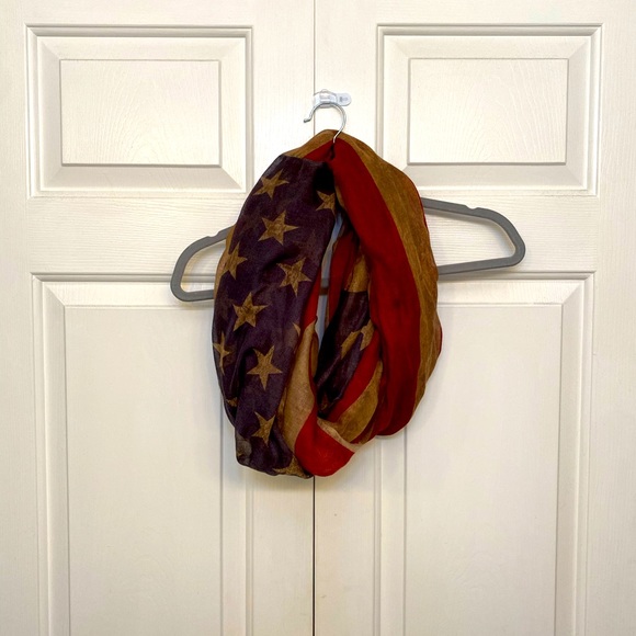 American Infinity Scarf - Picture 1 of 3